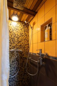 Pirts noma ar viesu māju